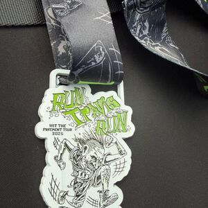TRAVIS BARKER FINISHER MEDAL